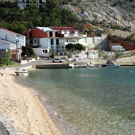 Triple Metajna 3306c Guest house 3*