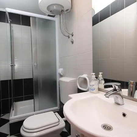 Triple Metajna 3306c Guest house 3*