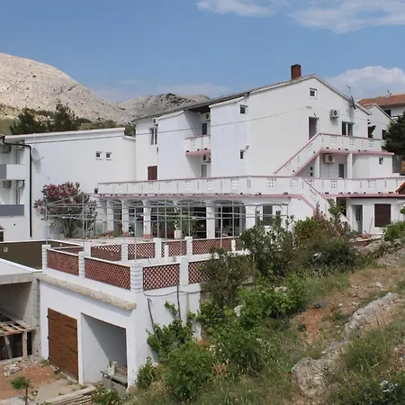 Triple Metajna 3306c Guest house
